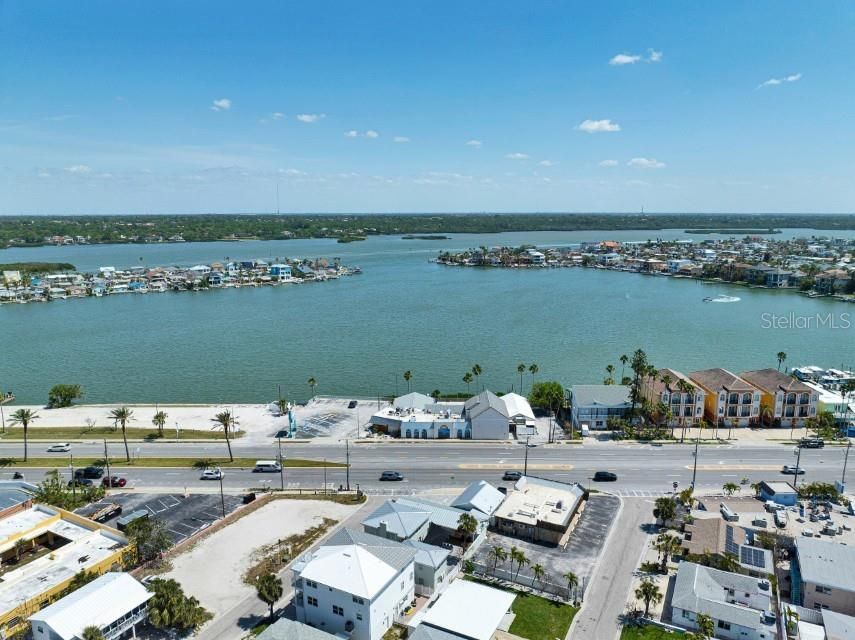 Под контрактом: $2,900,000 (5 спален, 0 ванн, 3354 Квадратных фут)