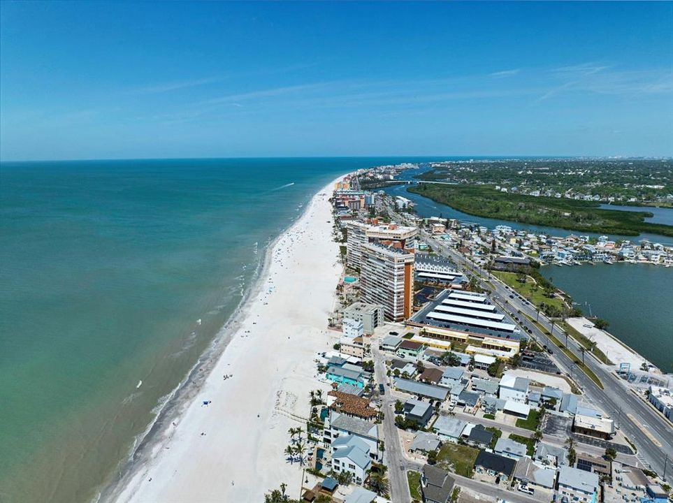 Под контрактом: $2,900,000 (5 спален, 0 ванн, 3354 Квадратных фут)