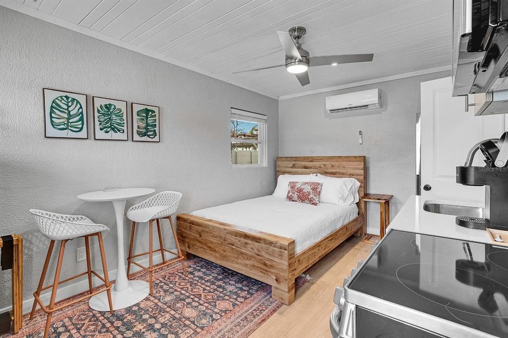 Под контрактом: $2,900,000 (5 спален, 0 ванн, 3354 Квадратных фут)