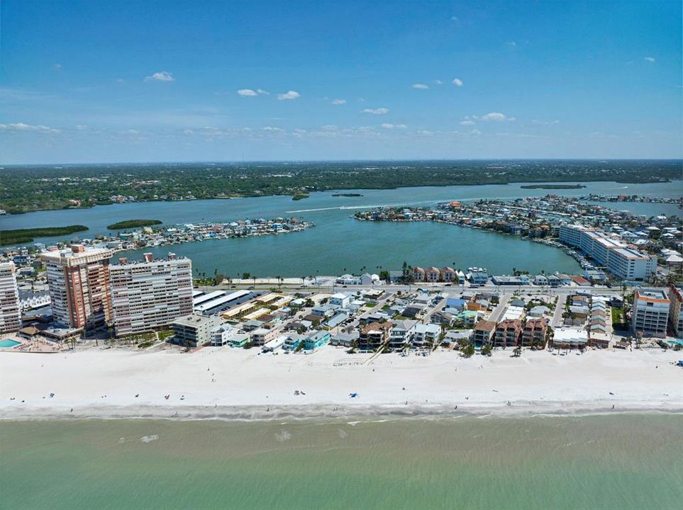 Под контрактом: $2,900,000 (5 спален, 0 ванн, 3354 Квадратных фут)