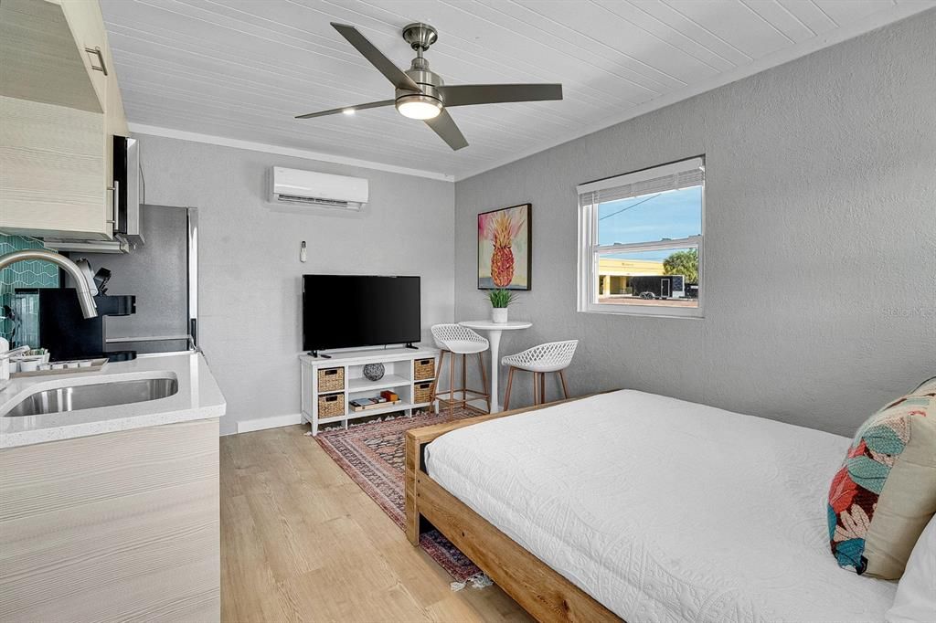 Под контрактом: $2,900,000 (5 спален, 0 ванн, 3354 Квадратных фут)