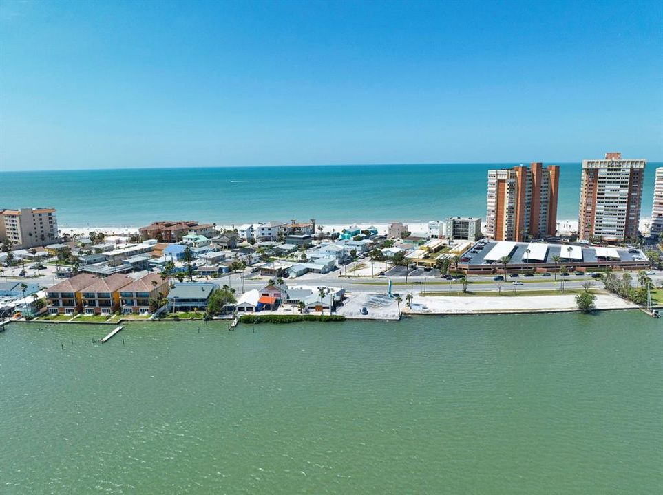 Под контрактом: $2,900,000 (5 спален, 0 ванн, 3354 Квадратных фут)