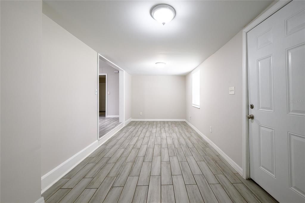 For Rent: $1,600 (2 beds, 1 baths, 960 Square Feet)