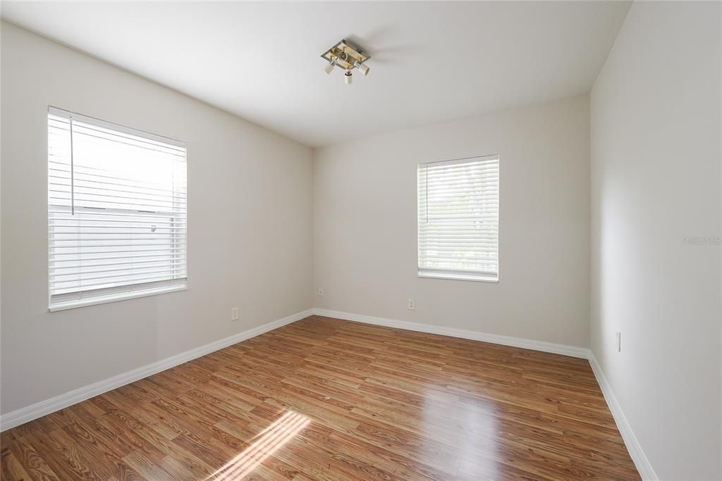 For Rent: $1,600 (2 beds, 1 baths, 960 Square Feet)