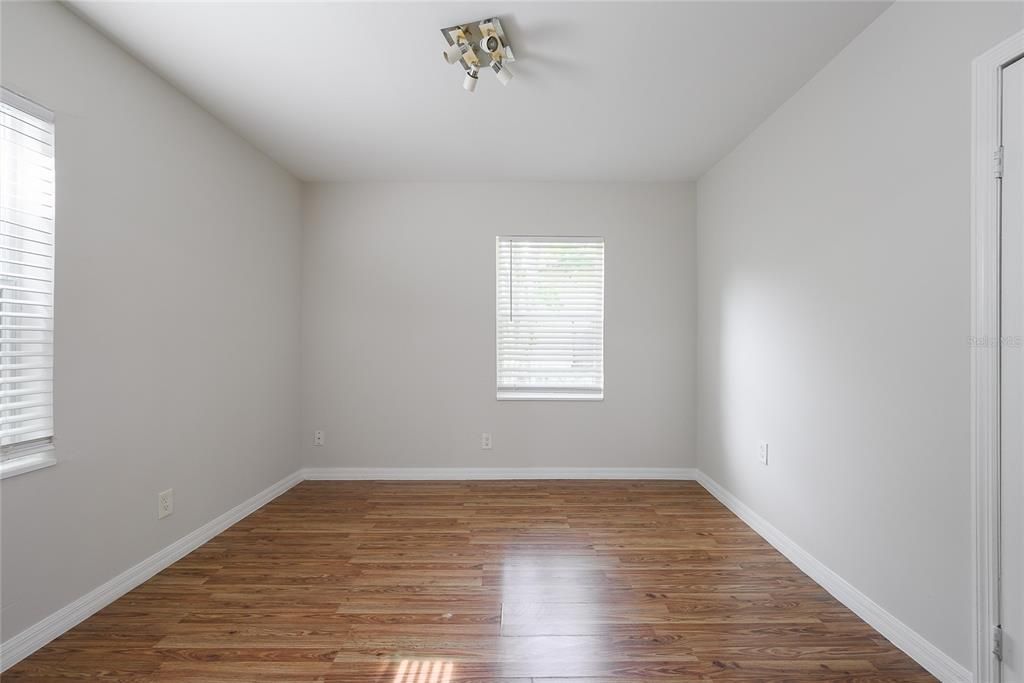 For Rent: $1,600 (2 beds, 1 baths, 960 Square Feet)