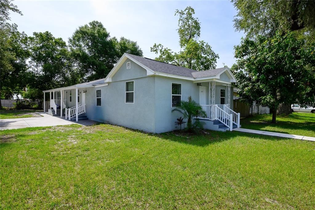 For Rent: $1,600 (2 beds, 1 baths, 960 Square Feet)