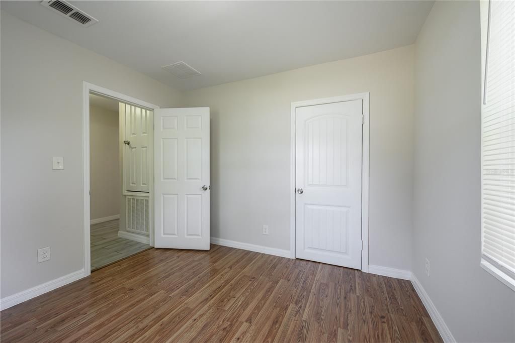 For Rent: $1,600 (2 beds, 1 baths, 960 Square Feet)