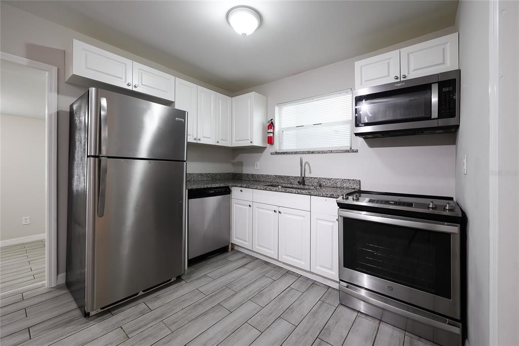 For Rent: $1,600 (2 beds, 1 baths, 960 Square Feet)