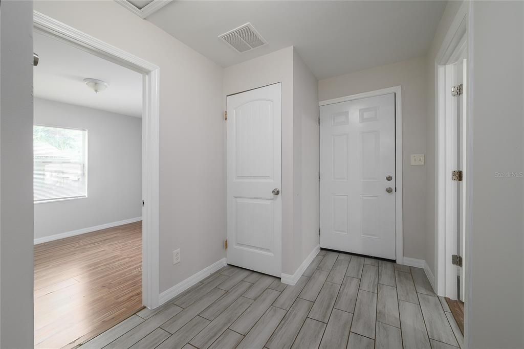 For Rent: $1,600 (2 beds, 1 baths, 960 Square Feet)