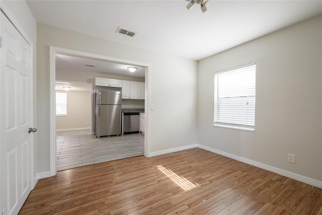 For Rent: $1,600 (2 beds, 1 baths, 960 Square Feet)