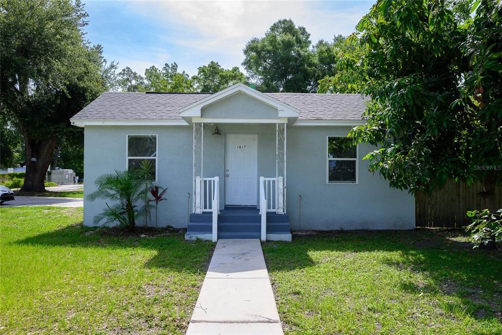 For Rent: $1,600 (2 beds, 1 baths, 960 Square Feet)