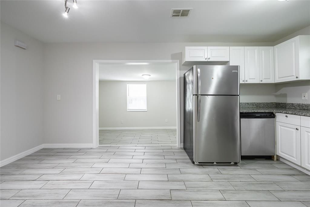 For Rent: $1,600 (2 beds, 1 baths, 960 Square Feet)