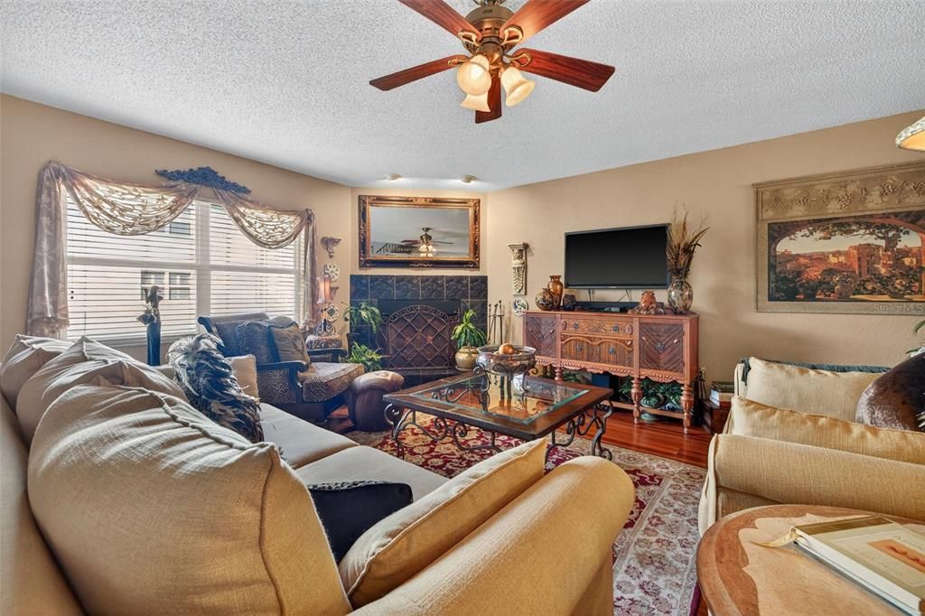 待售: $499,000 (2 贝兹, 2 浴室, 1950 平方英尺)