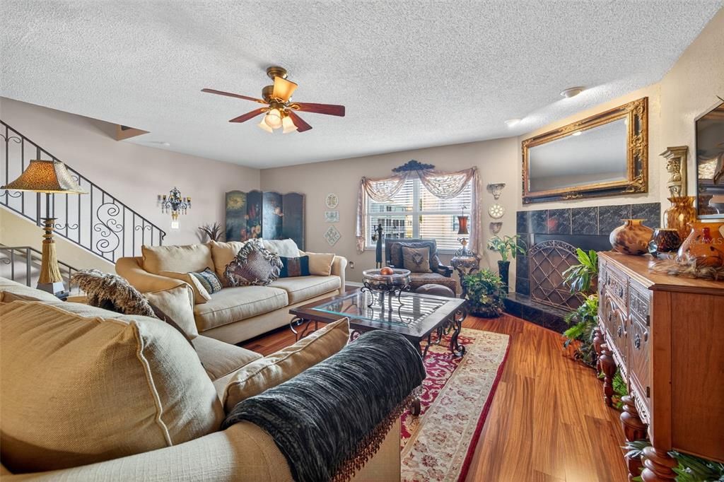 待售: $499,000 (2 贝兹, 2 浴室, 1950 平方英尺)