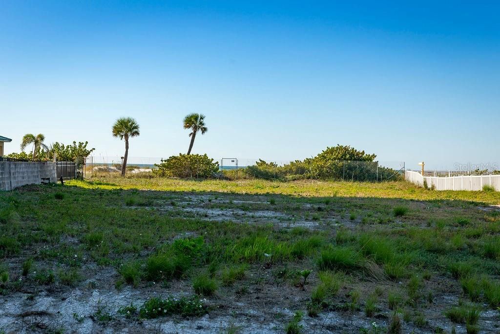 待售: $7,695,000 (0.58 acres)