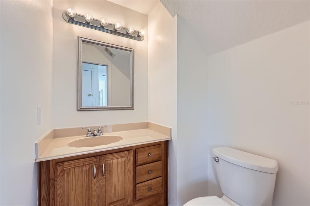 合同活跃: $375,000 (3 贝兹, 2 浴室, 1415 平方英尺)