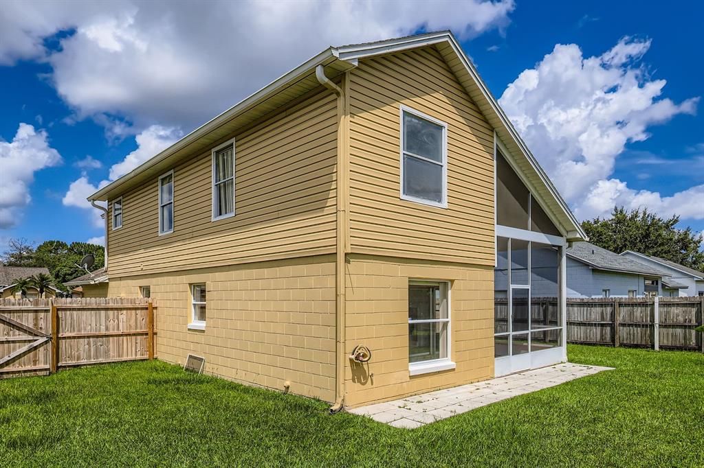 合同活跃: $375,000 (3 贝兹, 2 浴室, 1415 平方英尺)