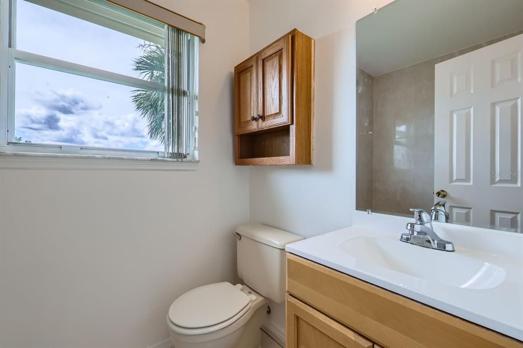 合同活跃: $375,000 (3 贝兹, 2 浴室, 1415 平方英尺)