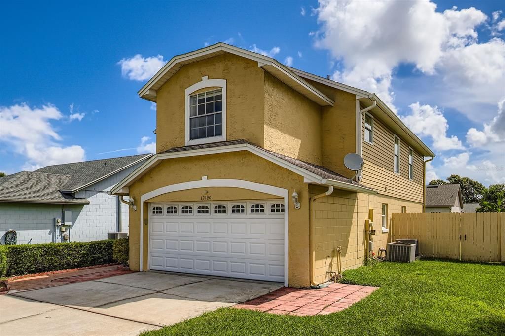 合同活跃: $375,000 (3 贝兹, 2 浴室, 1415 平方英尺)