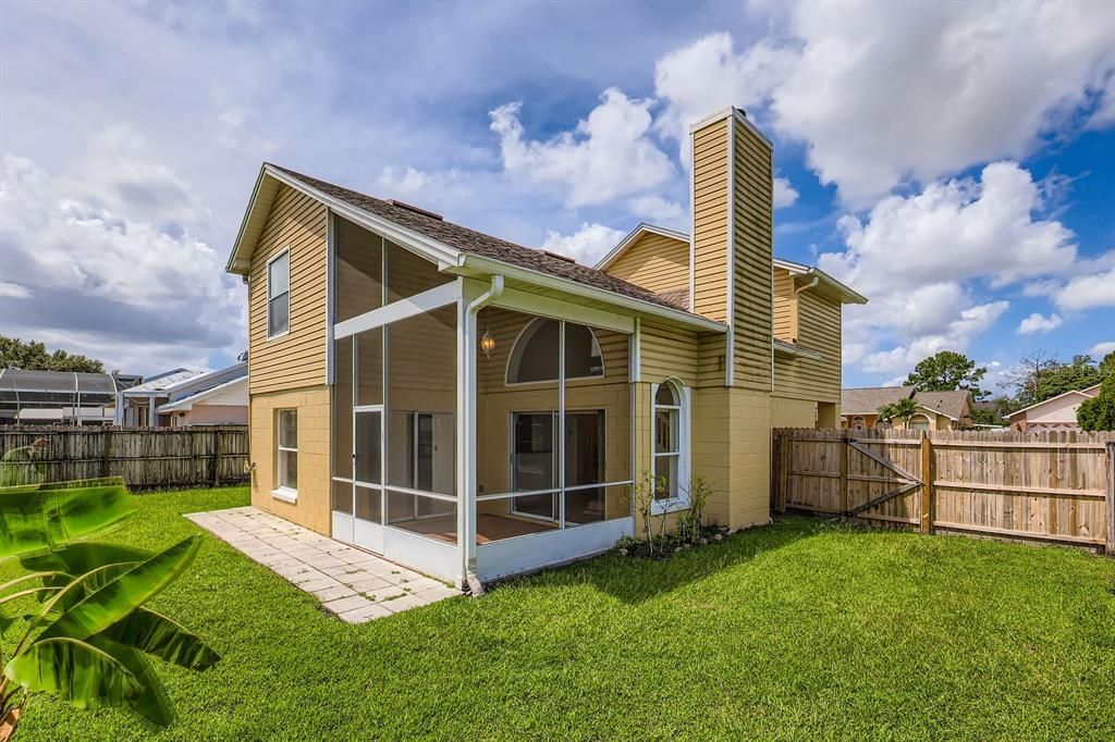 合同活跃: $375,000 (3 贝兹, 2 浴室, 1415 平方英尺)