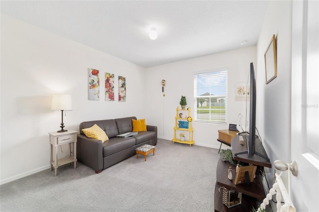 待售: $369,000 (4 贝兹, 2 浴室, 2326 平方英尺)