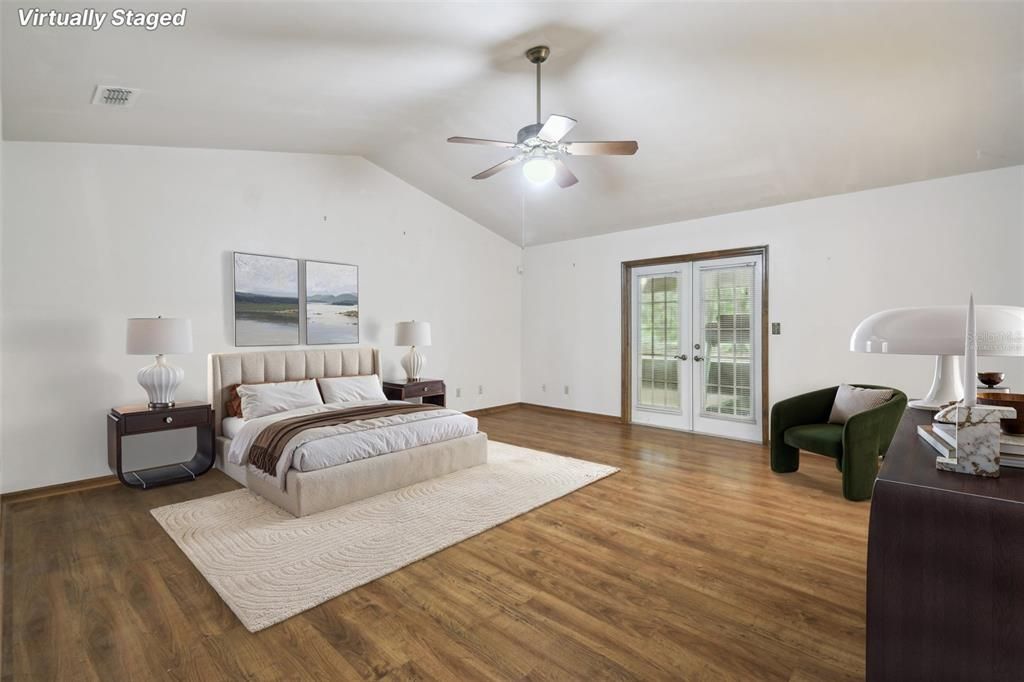 合同活跃: $435,000 (4 贝兹, 2 浴室, 3006 平方英尺)