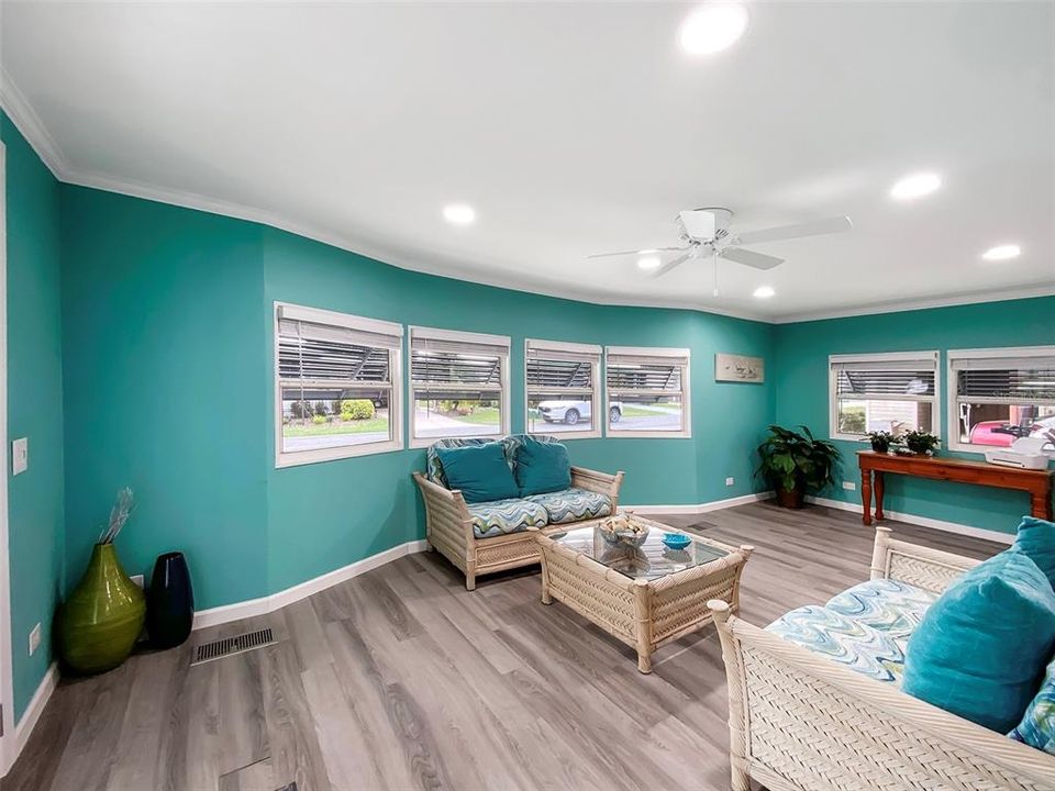 На продажу: $172,931 (2 спален, 2 ванн, 1372 Квадратных фут)