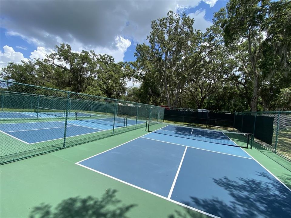 На продажу: $172,931 (2 спален, 2 ванн, 1372 Квадратных фут)