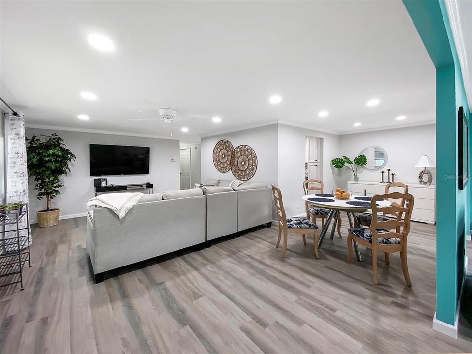 На продажу: $172,931 (2 спален, 2 ванн, 1372 Квадратных фут)