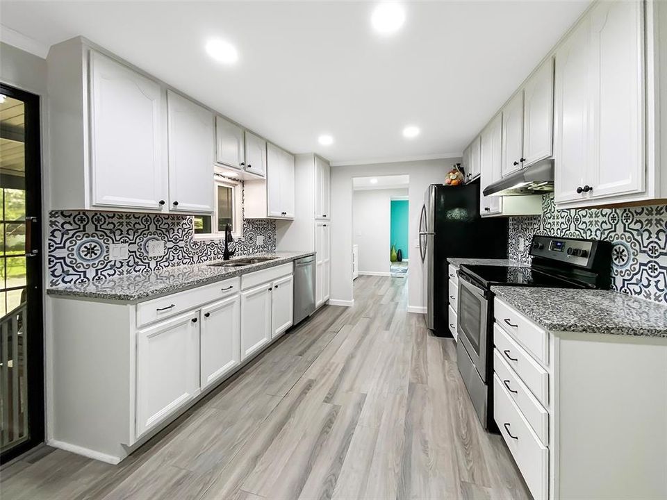 На продажу: $172,931 (2 спален, 2 ванн, 1372 Квадратных фут)