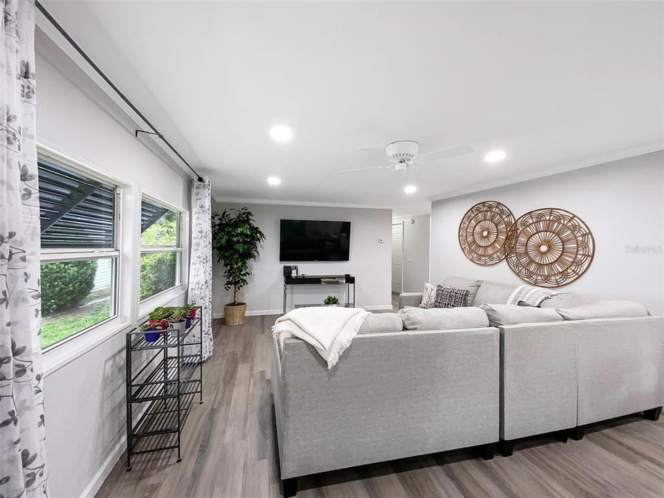 На продажу: $172,931 (2 спален, 2 ванн, 1372 Квадратных фут)