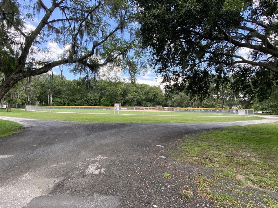 На продажу: $172,931 (2 спален, 2 ванн, 1372 Квадратных фут)