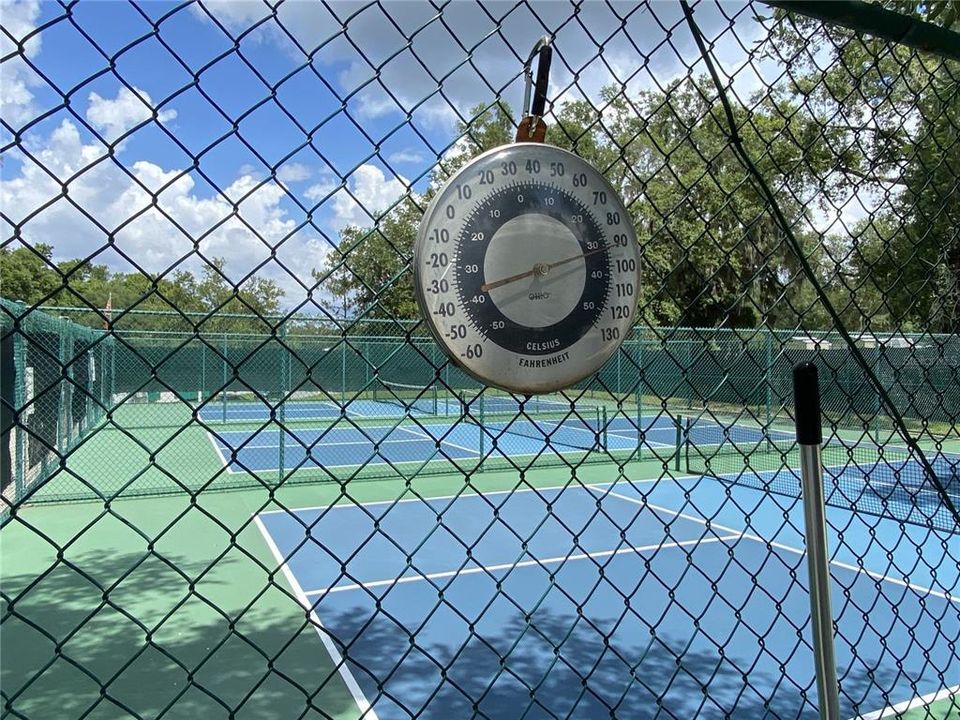 На продажу: $172,931 (2 спален, 2 ванн, 1372 Квадратных фут)