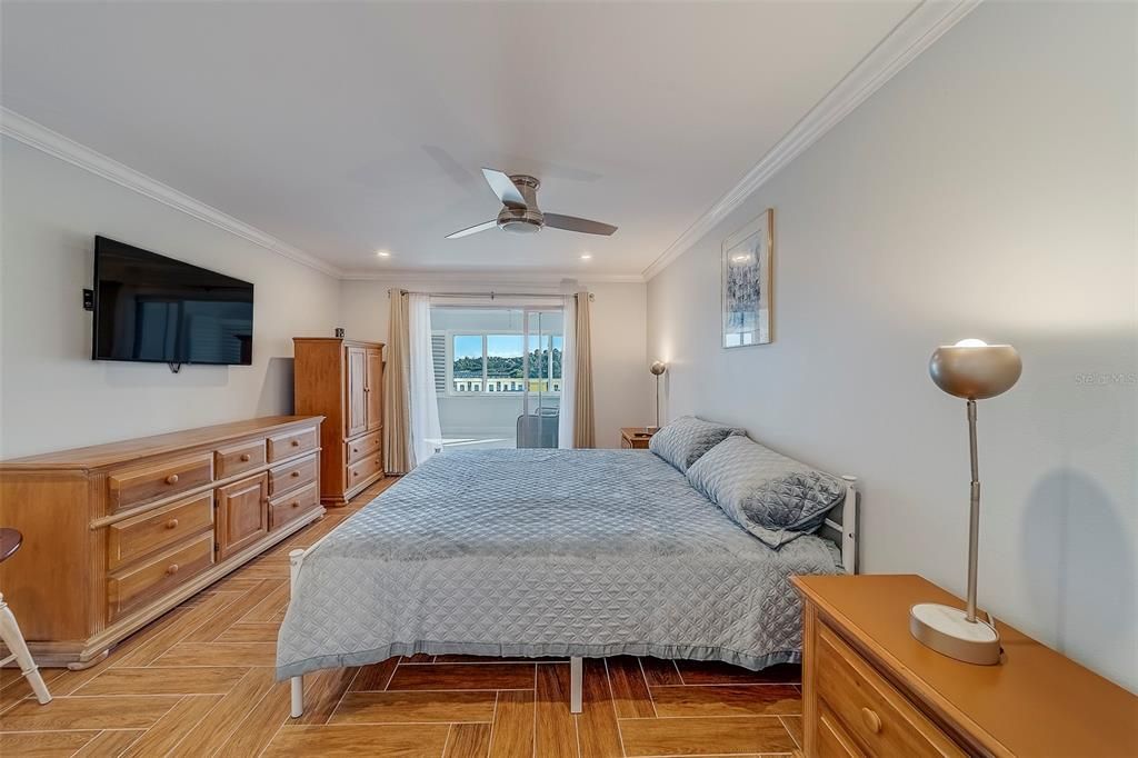 出租: $3,900 (2 贝兹, 2 浴室, 1630 平方英尺)