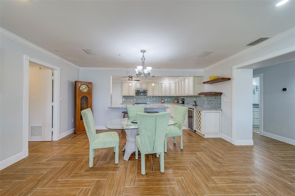 出租: $3,900 (2 贝兹, 2 浴室, 1630 平方英尺)