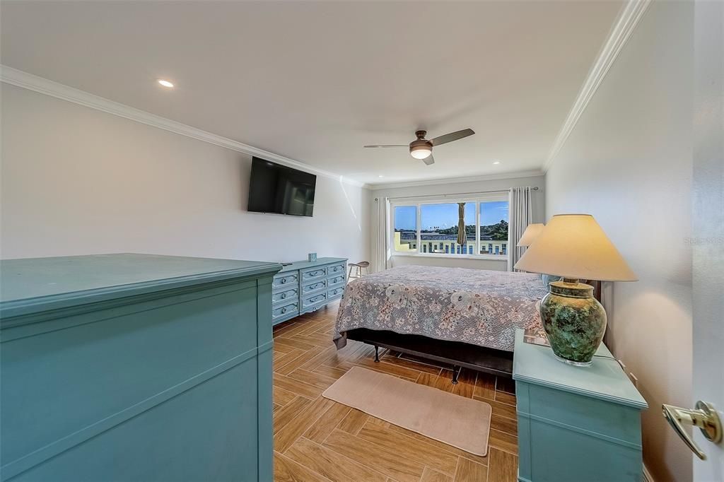 出租: $3,900 (2 贝兹, 2 浴室, 1630 平方英尺)