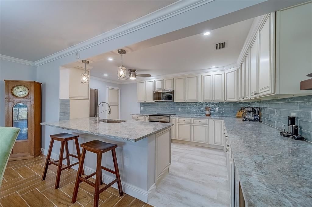 出租: $3,900 (2 贝兹, 2 浴室, 1630 平方英尺)