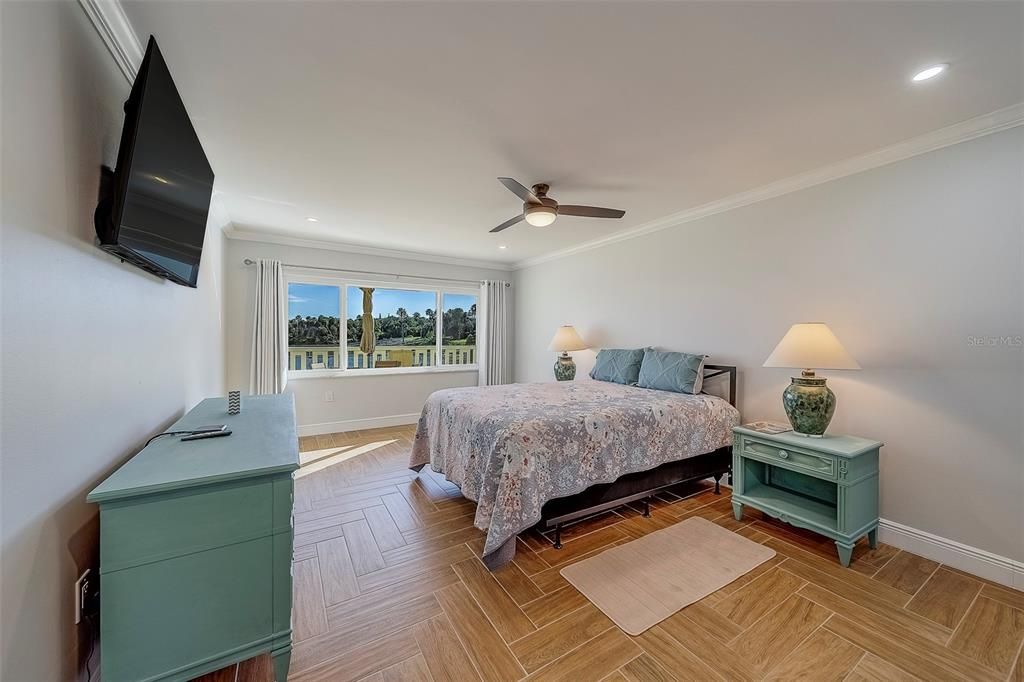 出租: $3,900 (2 贝兹, 2 浴室, 1630 平方英尺)