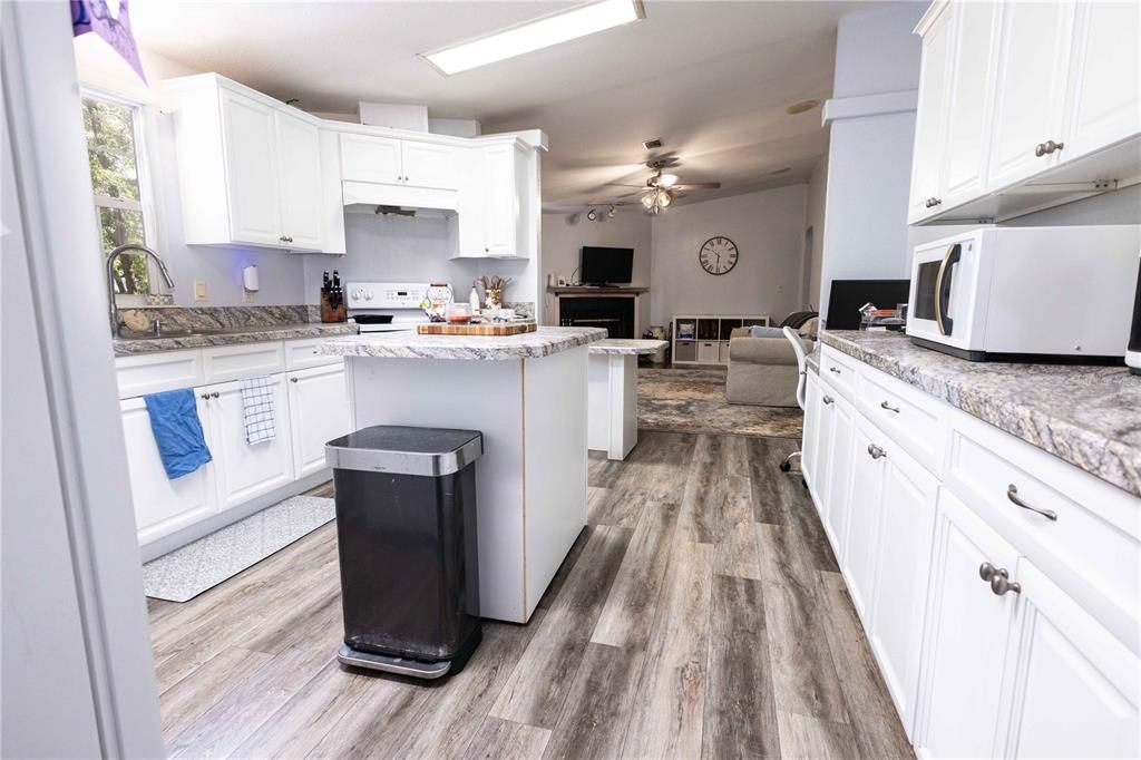 Active With Contract: $475,000 (3 beds, 2 baths, 1716 Square Feet)