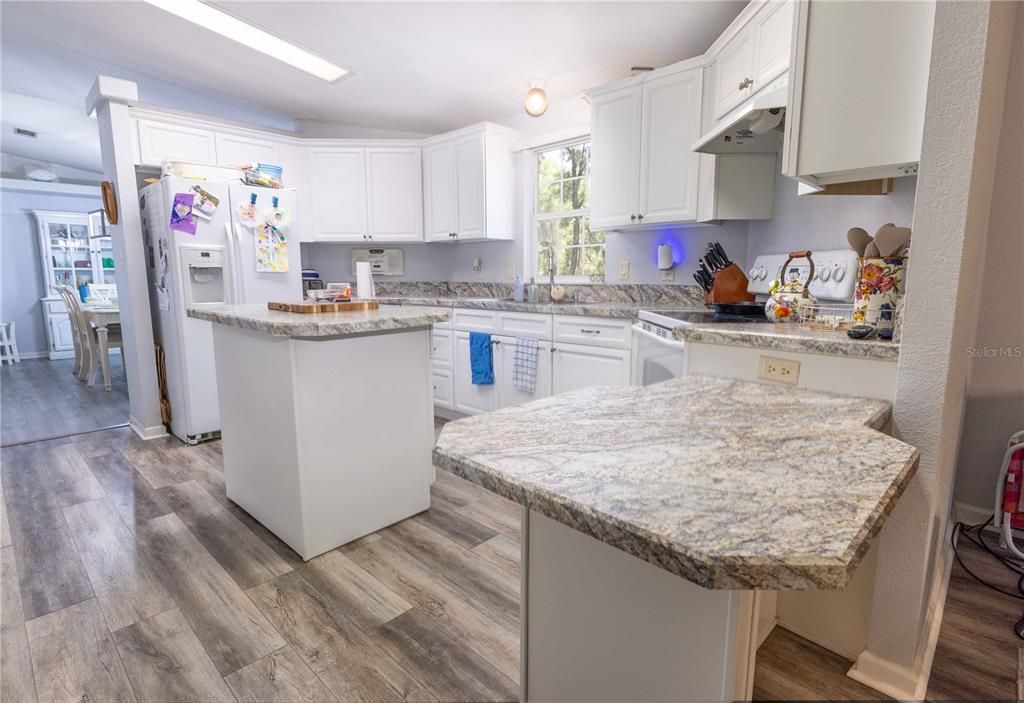 Active With Contract: $475,000 (3 beds, 2 baths, 1716 Square Feet)