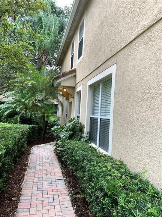 合同活跃: $2,500 (3 贝兹, 2 浴室, 1668 平方英尺)