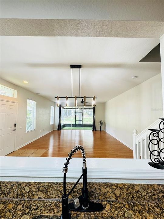 合同活跃: $2,500 (3 贝兹, 2 浴室, 1668 平方英尺)