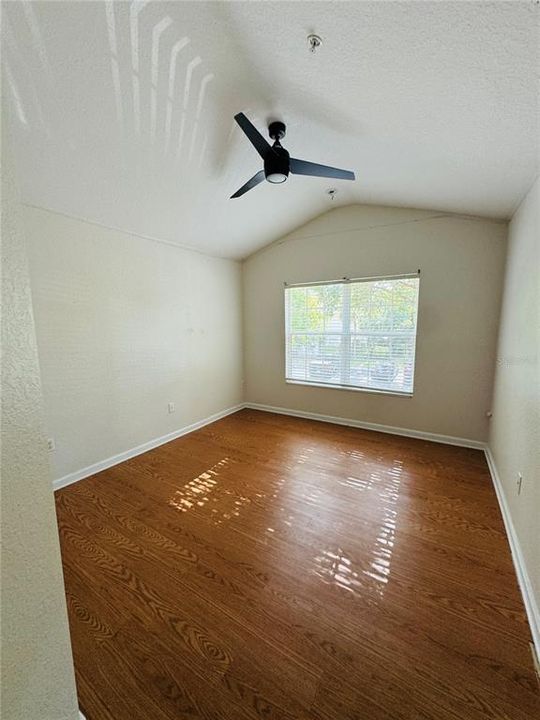 合同活跃: $2,500 (3 贝兹, 2 浴室, 1668 平方英尺)