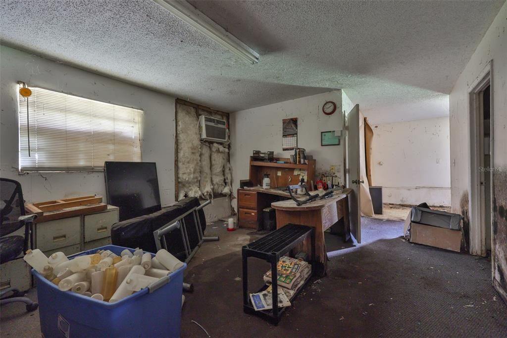 Activo con contrato: $289,000 (3 camas, 4 baños, 16654 Pies cuadrados)