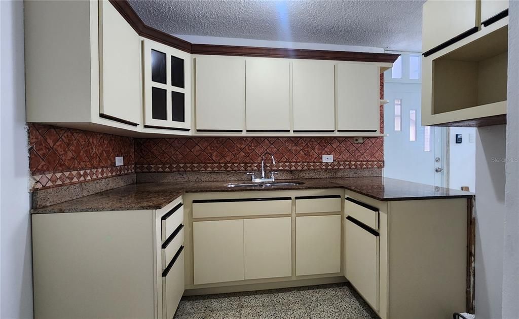 Недавно продано: $168,000 (3 спален, 1 ванн, 800 Квадратных фут)