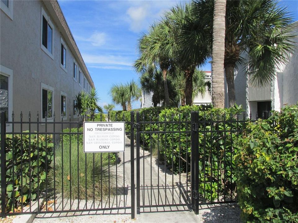 For Rent: $4,000 (2 beds, 2 baths, 958 Square Feet)
