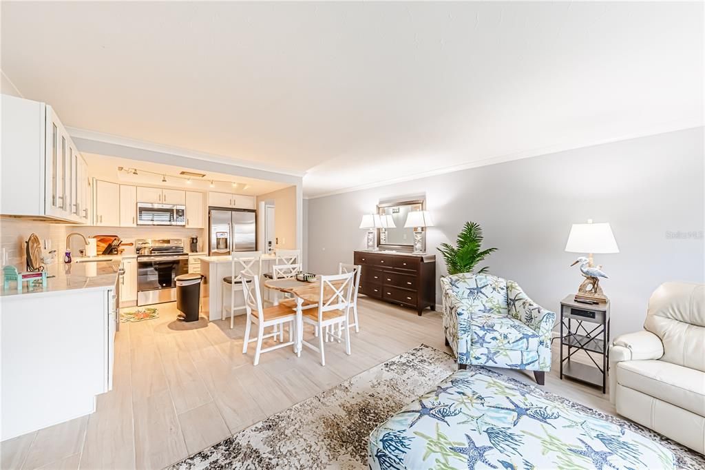 For Rent: $4,000 (2 beds, 2 baths, 958 Square Feet)