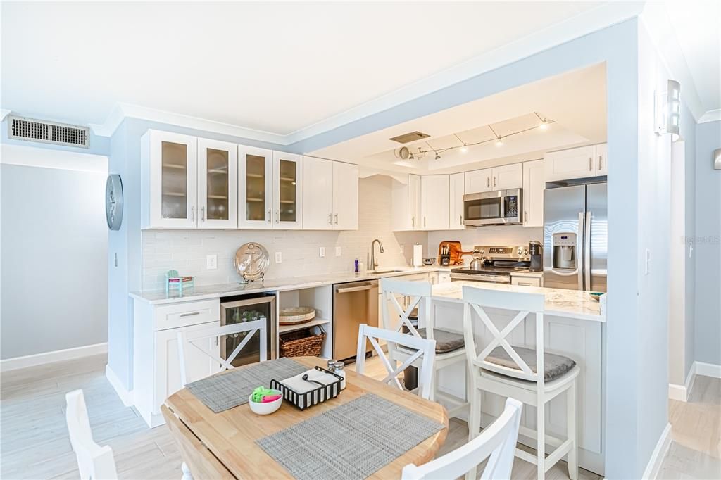For Rent: $4,000 (2 beds, 2 baths, 958 Square Feet)