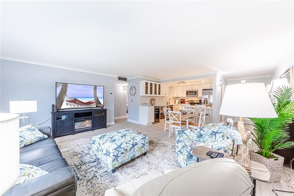 For Rent: $4,000 (2 beds, 2 baths, 958 Square Feet)