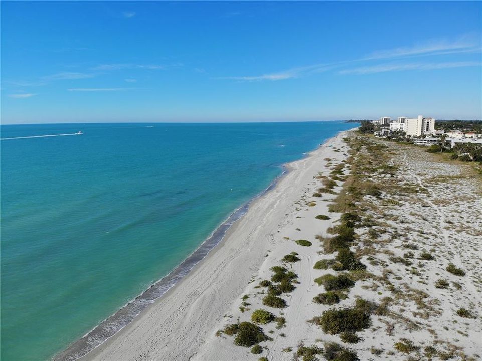For Rent: $4,000 (2 beds, 2 baths, 958 Square Feet)